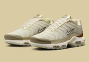 Nike Air Max Plus Golf Players Championship – sneaker golf TN blanche sable jade navy traction lame lugs et amorti Air (vue de 3/4)