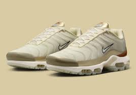 Nike Air Max Plus Golf Players Championship – sneaker golf TN blanche sable jade navy traction lame lugs et amorti Air (vue de 3/4)