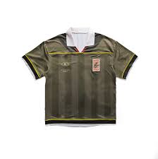 Tee-shirt Maillot Foot Vert Maison Atnav – t-shirt en coton premium vert avec design inspiré des maillots de football rétro, vue de face 