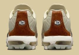 Nike Air Max Plus Golf Players Championship – sneaker golf TN blanche sable jade navy traction lame lugs et amorti Air (vue de derrière)