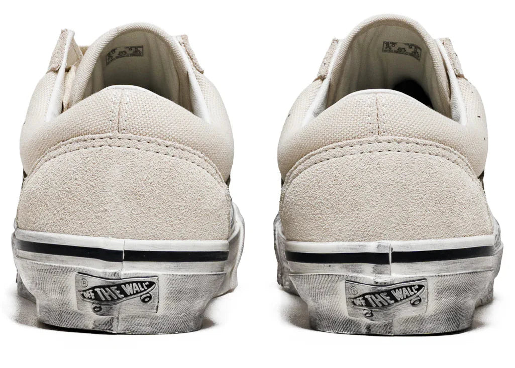 Vans Premium Old Skool 36 Paint Splatter Turtledove beige en suède et toile avec éclaboussures de peinture multicolores et semelle gaufrée classique.