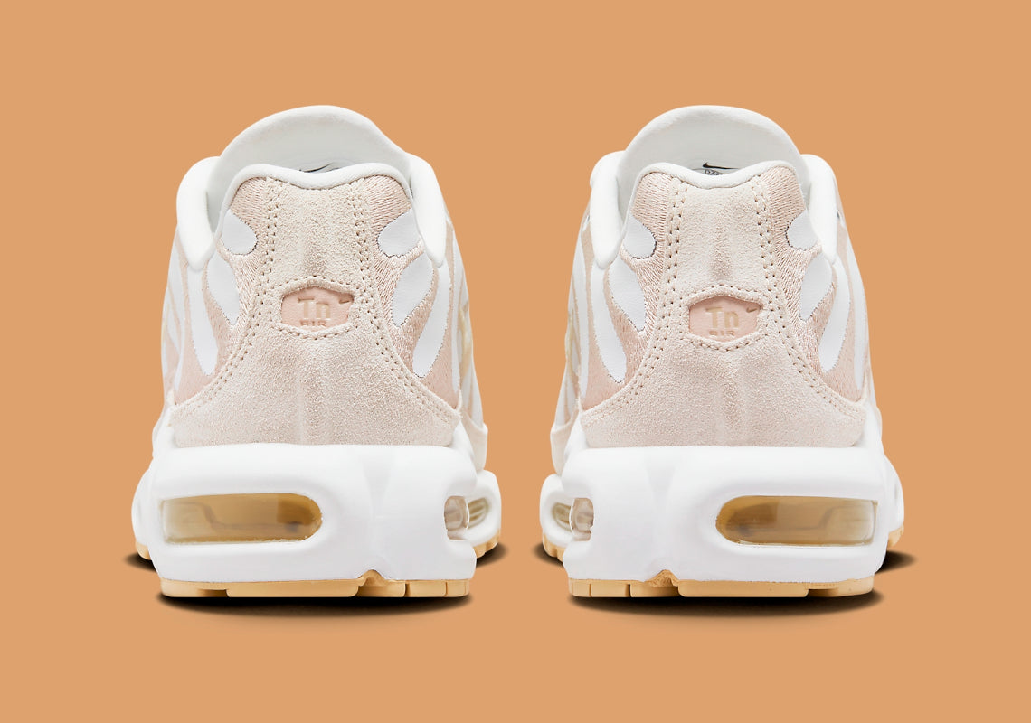 Nike Air Max Plus Premium Pale Vanilla – chaussures lifestyle confortables avec bulles d’air apparentes, vue arrière 