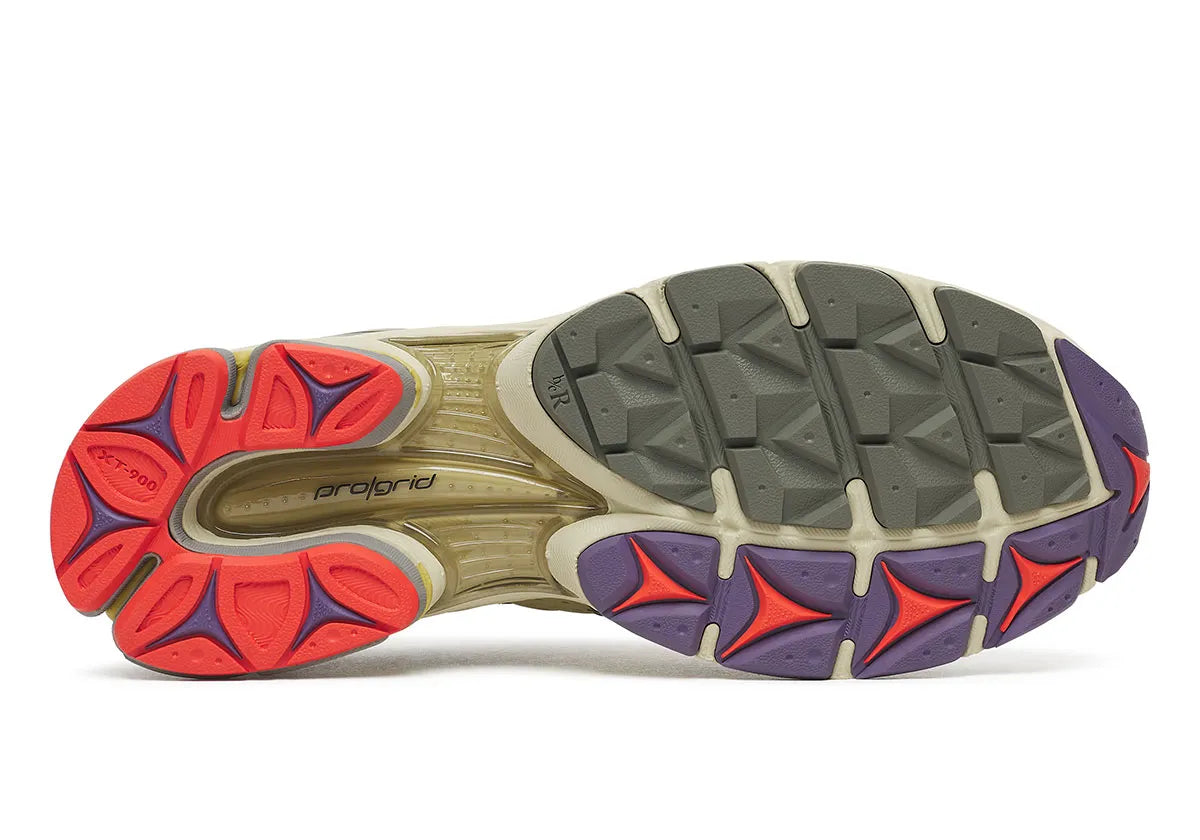 Saucony ProGrid Paramount A-Feeling Science of Wow avec tige en mesh respirant, empiècements synthétiques et TPU, technologie ProGrid et semelle extérieure en caoutchouc.