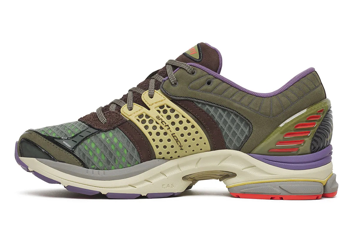 Saucony ProGrid Paramount A-Feeling Science of Wow avec tige en mesh respirant, empiècements synthétiques et TPU, technologie ProGrid et semelle extérieure en caoutchouc.