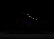 Sneakers Nike Vomero Premium femme en Black, Sapphire et Rose avec mesh respirant et amorti Zoom Air premium.