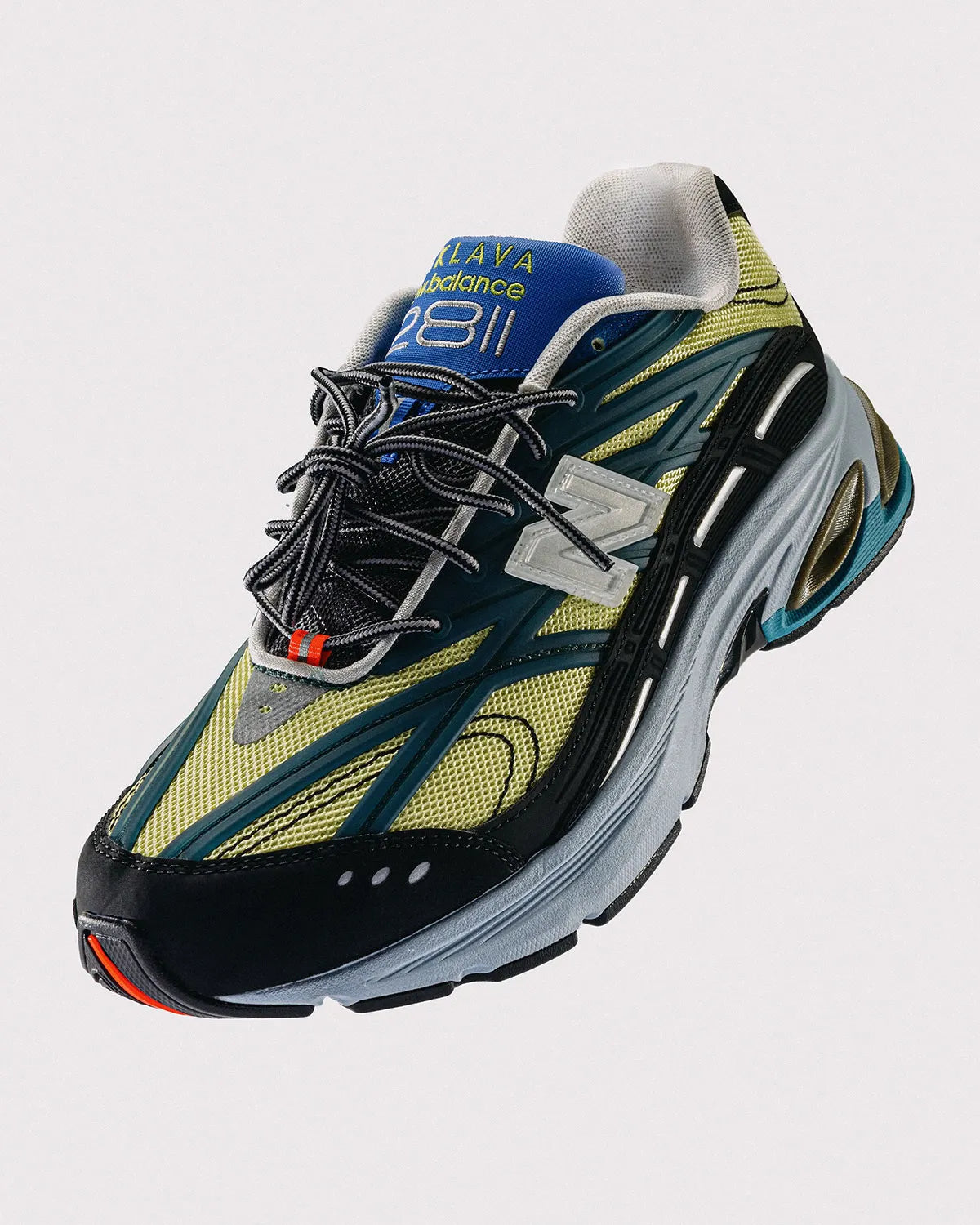 New Balance 2811 Action Bronson Baklava Mikročpske, sneakers issues de la collaboration avec Action Bronson, dotées d'une tige en matériaux premium et d'un design exclusif.