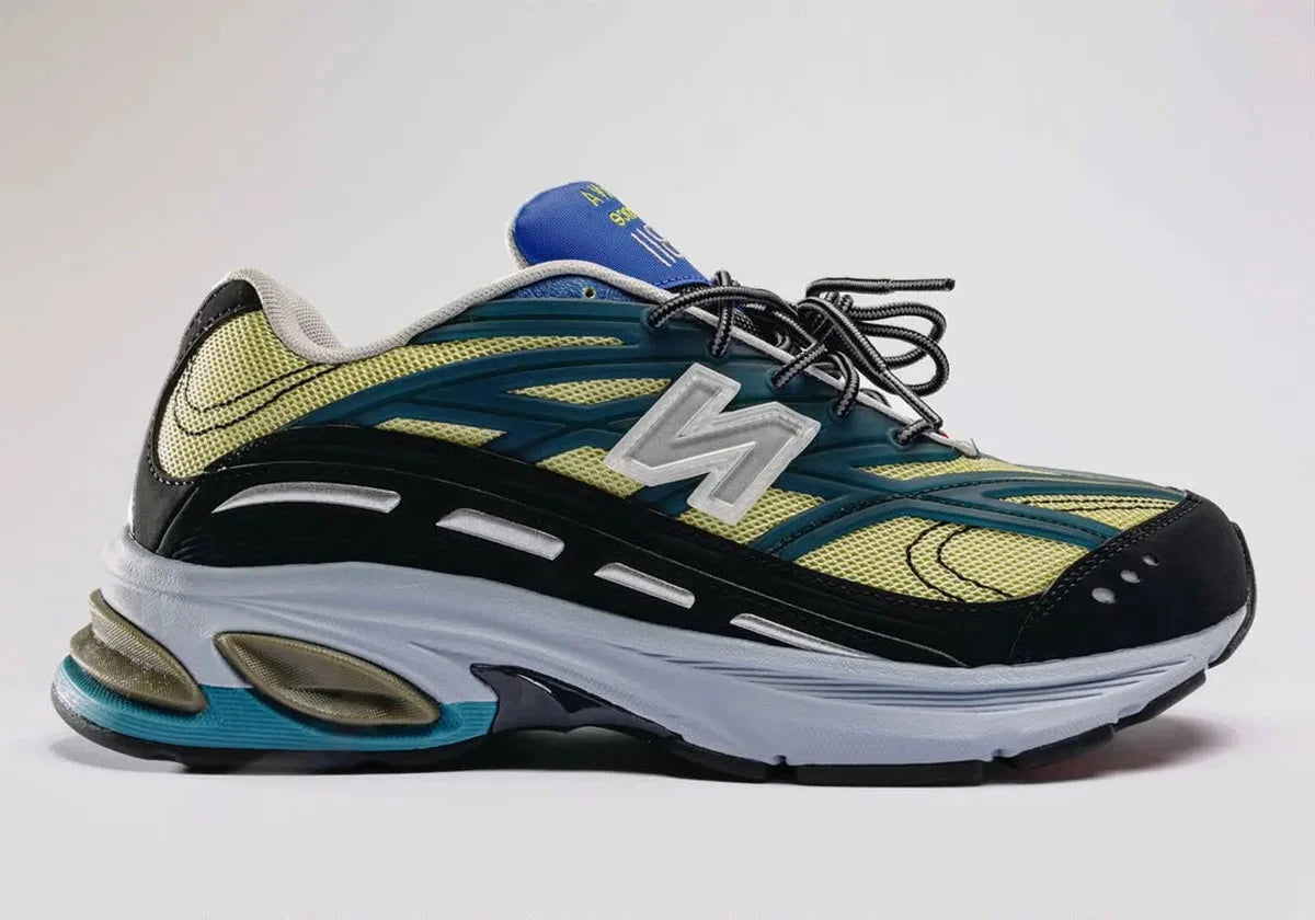 New Balance 2811 Action Bronson Baklava Mikročpske, sneakers issues de la collaboration avec Action Bronson, dotées d'une tige en matériaux premium et d'un design exclusif.