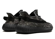 Sneakers adidas Yeezy Boost 350 V2 MX Dark Salt grises et noires en Primeknit avec semelle Boost et design nervuré iconique