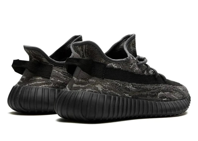 Sneakers adidas Yeezy Boost 350 V2 MX Dark Salt grises et noires en Primeknit avec semelle Boost et design nervuré iconique