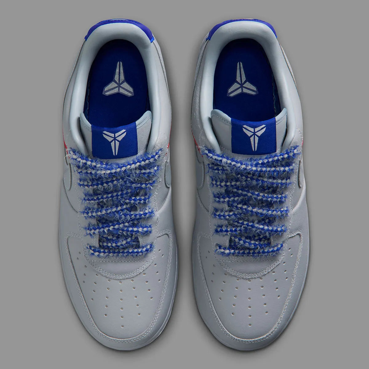Nike Air Force 1 Low Protro Kobe Bryant Dodgers, sneaker Nike Air Force 1 basse dédiée à Kobe Bryant avec détails inspirés des Los Angeles Dodgers.