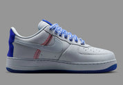 Nike Air Force 1 Low Protro Kobe Bryant Dodgers, sneaker Nike Air Force 1 basse dédiée à Kobe Bryant avec détails inspirés des Los Angeles Dodgers.