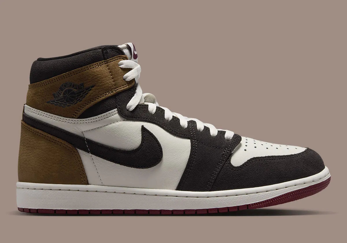 Air Jordan 1 Retro High OG Love Letter, sneaker montante Jordan Brand au design iconique avec finitions premium et silhouette intemporelle vue de profil. 