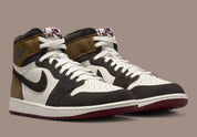 Air Jordan 1 Retro High OG Love Letter, sneaker montante Jordan Brand au design iconique avec finitions premium et silhouette intemporelle vue de 3/4 face. 