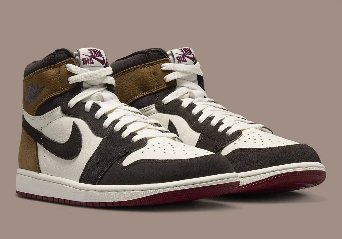 Air Jordan 1 Retro High OG Love Letter, sneaker montante Jordan Brand au design iconique avec finitions premium et silhouette intemporelle vue de 3/4 face. 
