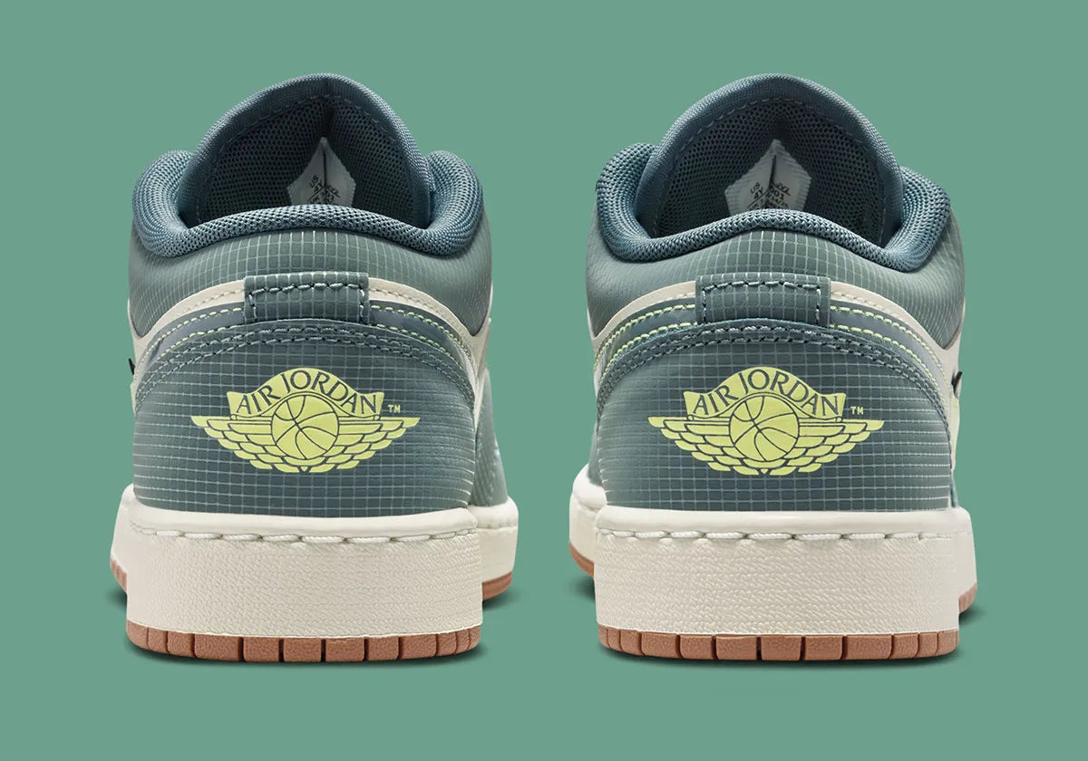Air Jordan 1 Low SE We Outside en cuir premium avec Swoosh iconique, logo Wings et palette de couleurs vibrante, vue de derrière