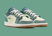 Air Jordan 1 Low SE We Outside en cuir premium avec Swoosh iconique, logo Wings et palette de couleurs vibrante, vue de 3/4