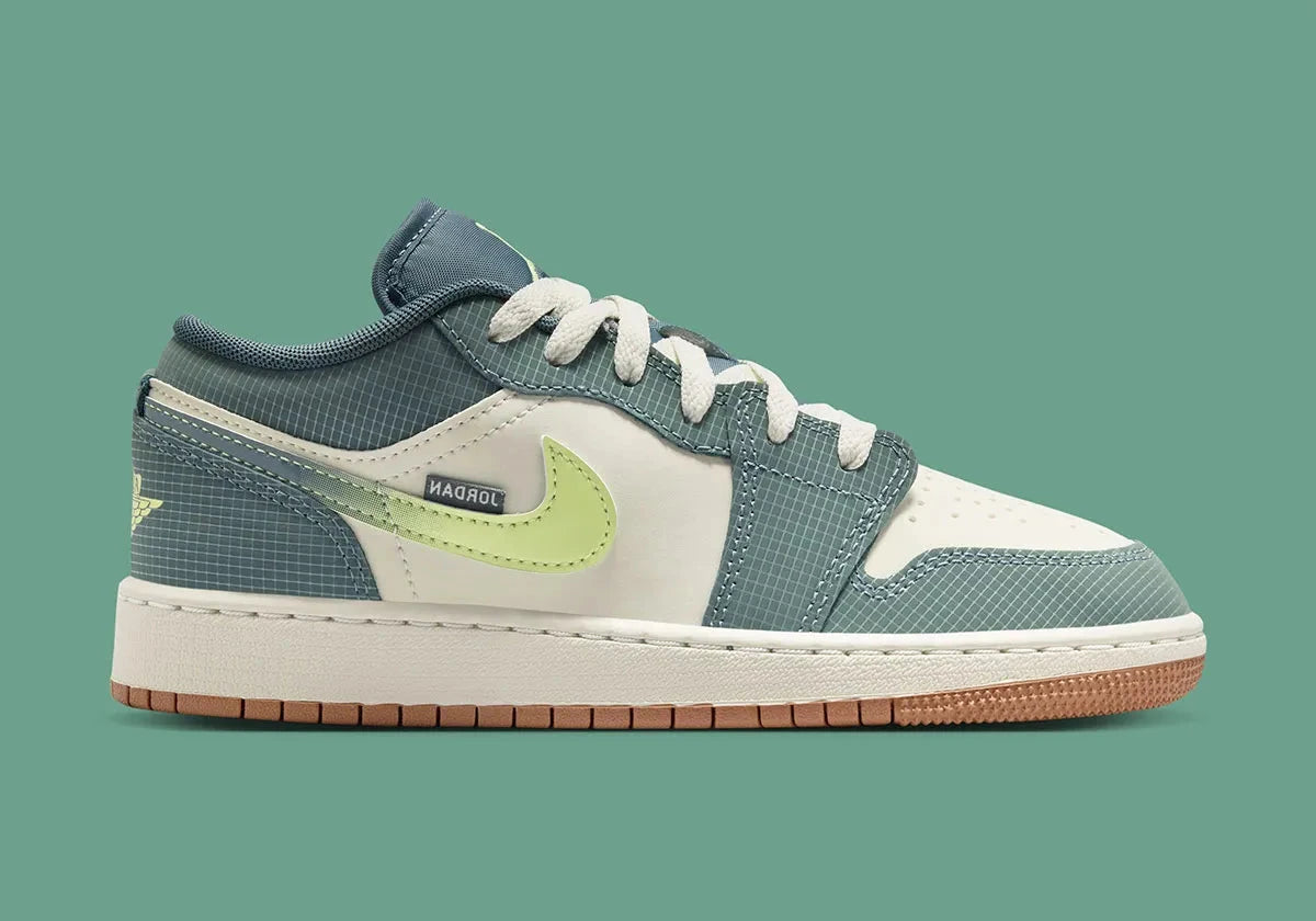 Air Jordan 1 Low SE We Outside en cuir premium avec Swoosh iconique, logo Wings et palette de couleurs vibrante, vue de profil