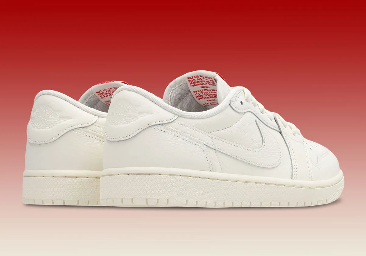 Air Jordan 1 Retro Low OG Sail, sneaker basse Jordan Brand avec amorti Nike Air, matériaux premium et coloris Sail intemporel.