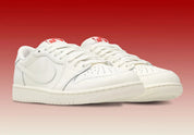 Air Jordan 1 Retro Low OG Sail, sneaker basse Jordan Brand avec amorti Nike Air, matériaux premium et coloris Sail intemporel.