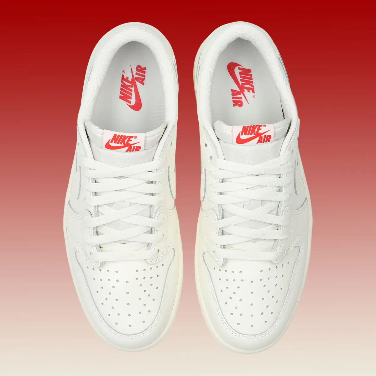 Air Jordan 1 Retro Low OG Sail, sneaker basse Jordan Brand avec amorti Nike Air, matériaux premium et coloris Sail intemporel.