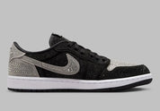 Image de la Jordan 1 Retro Low OG Swarovski Stealth pour femme, sneaker en cuir gris avec Swoosh incrusté de cristaux Swarovski et semelle Air encapsulée. Vue de profil intérieur. 