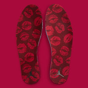Semelles intérieures de la sneakers Jordan 1 Low SE Valentine’s Day 2026 en cuir premium aux tons roses et crème avec détails iconiques Jordan