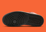 Jordan 1 Mid SE Edge Flight Club en cuir premium avec finitions déstructurées, Swoosh iconique et semelle vintage, vue semelle