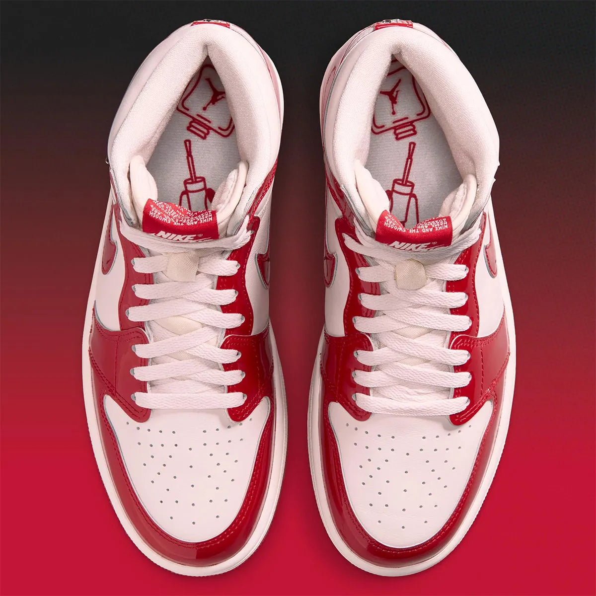 Air Jordan 1 Retro High OG Nails & Grails rouge University Red et rose clair avec cuir brillant, Swoosh et détails métalliques argentés.