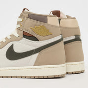 Air Jordan 1 Retro High OG Khaki, sneaker montante Jordan Brand en coloris kaki avec design iconique, amorti confortable et finitions premium.
