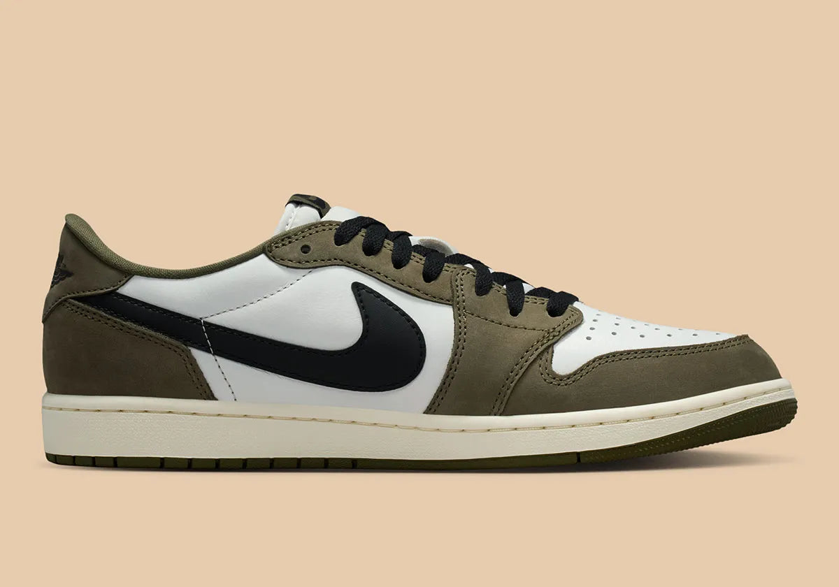 Sneakers Air Jordan 1 Retro Low OG Medium Olive en cuir lisse et daim premium, avec empiècements vert olive, logo Wings au talon et amorti Nike Air encapsulé.