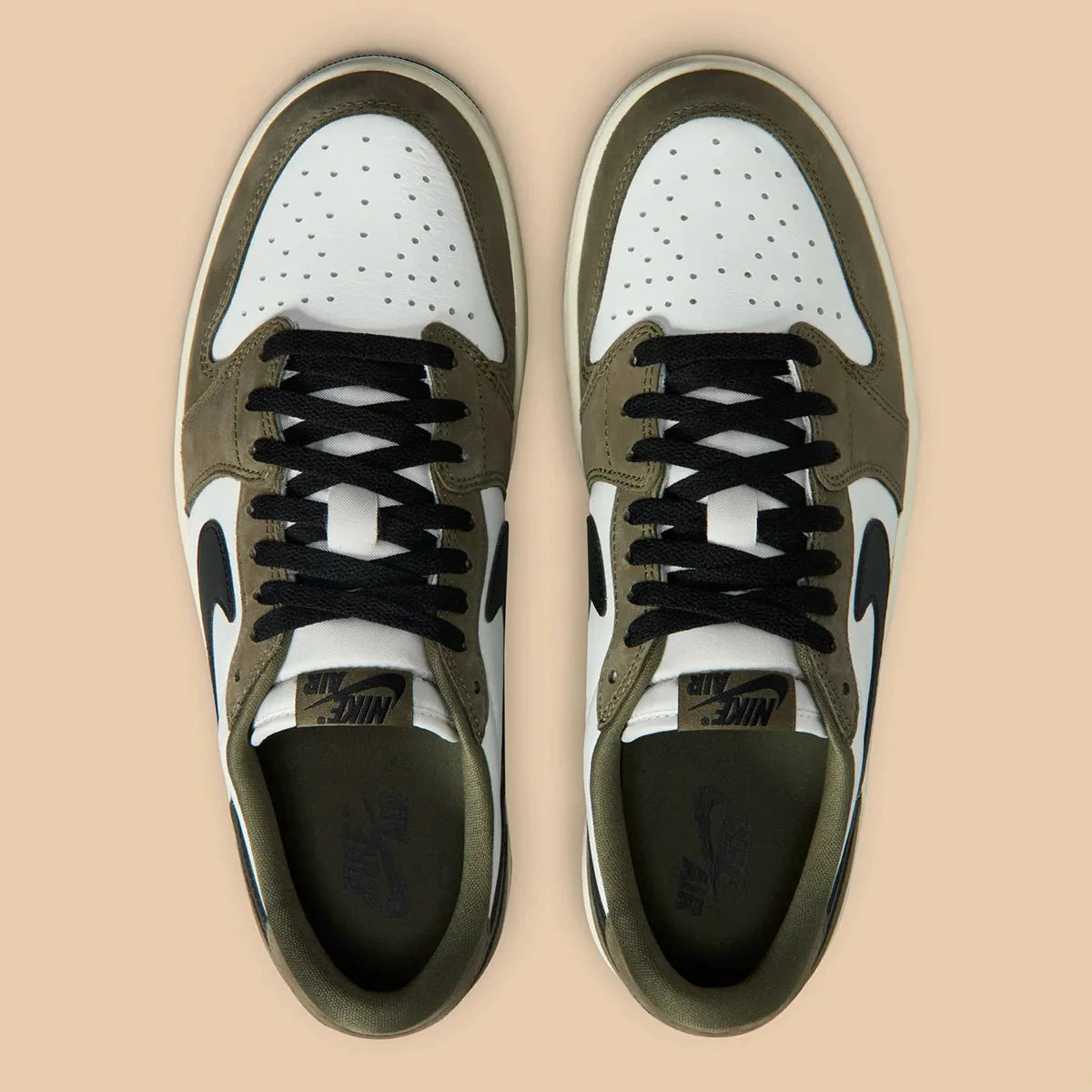 Sneakers Air Jordan 1 Retro Low OG Medium Olive en cuir lisse et daim premium, avec empiècements vert olive, logo Wings au talon et amorti Nike Air encapsulé.