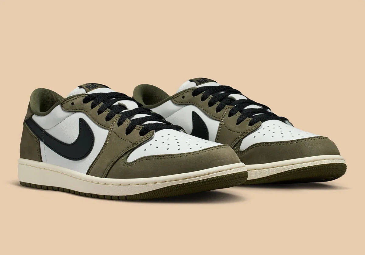Sneakers Air Jordan 1 Retro Low OG Medium Olive en cuir lisse et daim premium, avec empiècements vert olive, logo Wings au talon et amorti Nike Air encapsulé.