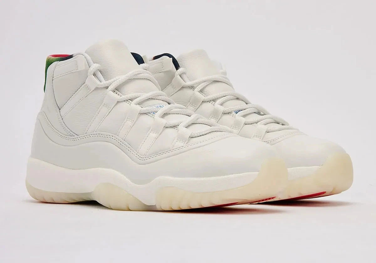 Sneakers Air Jordan 11 Retro 285 en cuir verni et mesh technique avec semelle translucide et amorti Air iconique vue de 3/4 face. 