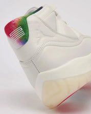 Détails arrière de la sneakers Air Jordan 11 Retro 285 en cuir verni et mesh technique avec semelle translucide et amorti Air iconique