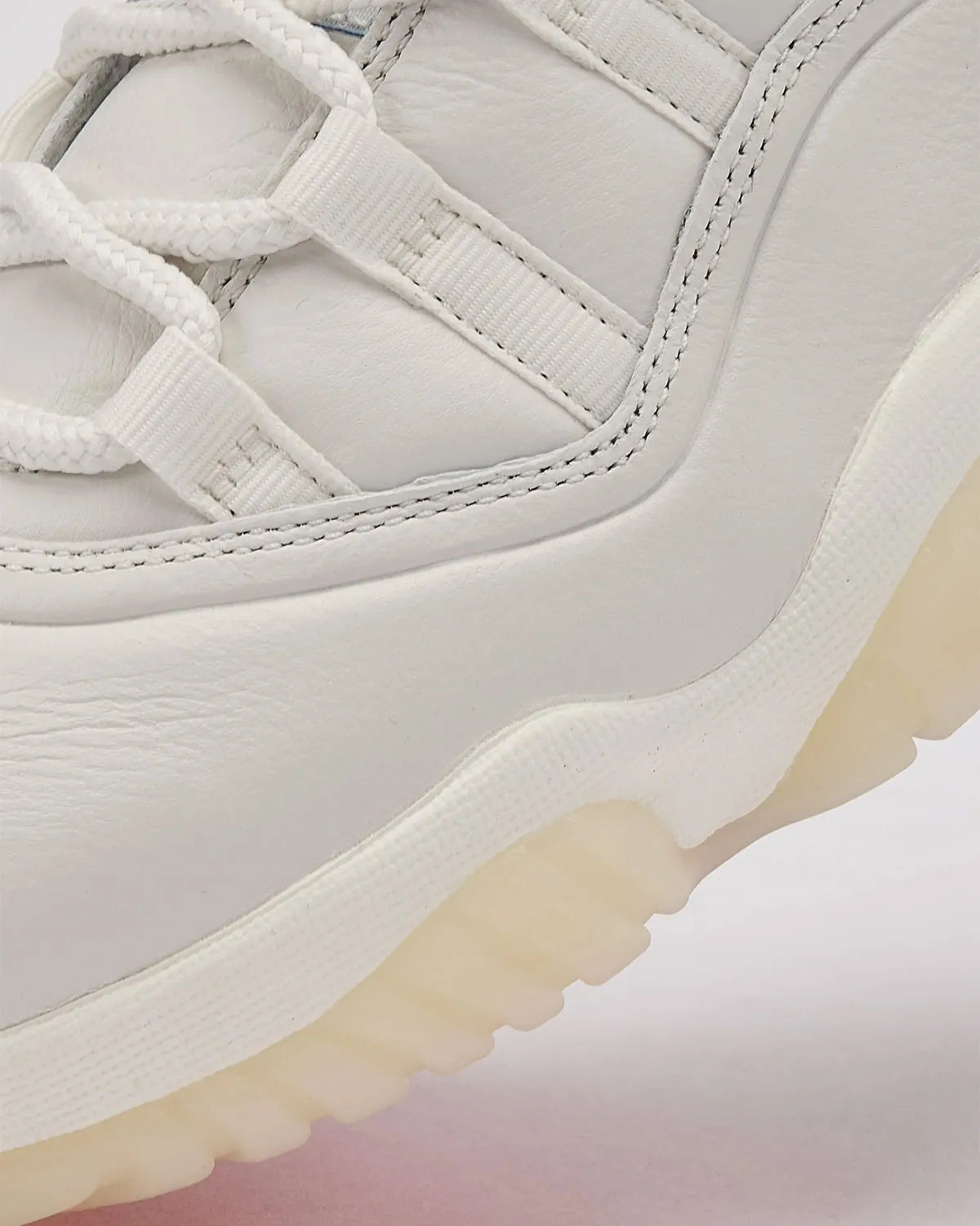 Sneakers Air Jordan 11 Retro 285 en mesh balistique et cuir verni avec semelle translucide et amorti Air iconiqueVue zoomer face 