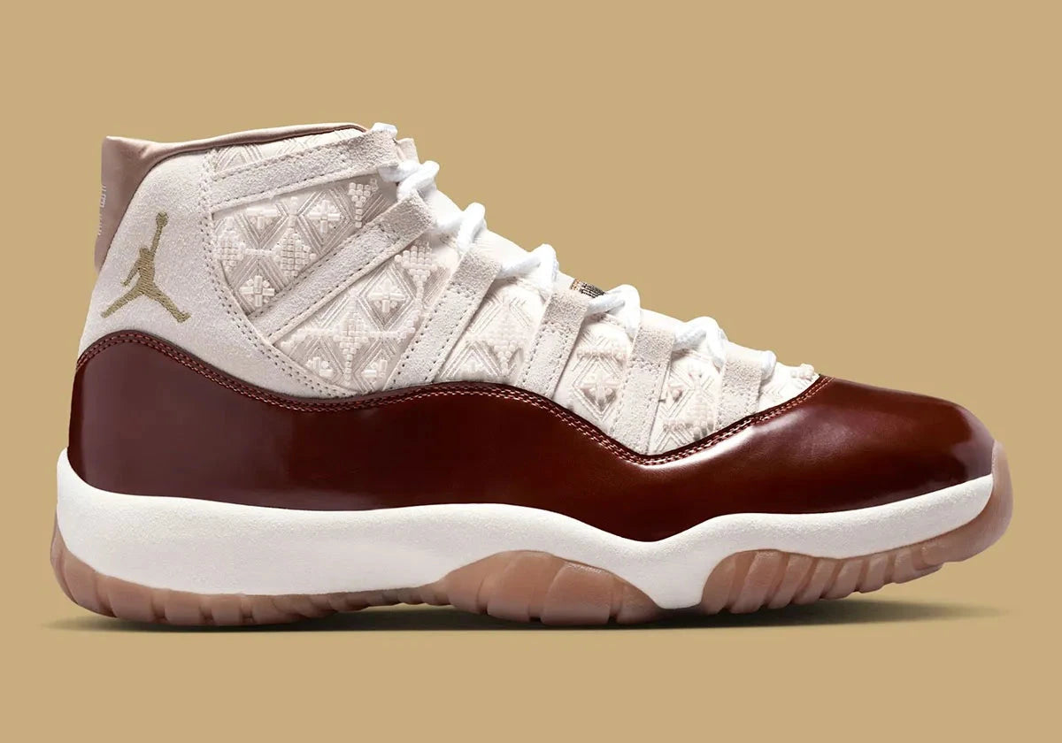 Sneakers Air Jordan 11 Retro China blanches et rouges en cuir verni avec semelle translucide et amorti Air