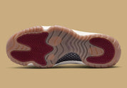 Sneakers Air Jordan 11 Retro China blanches et rouges en cuir verni avec semelle translucide et amorti Air