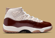 Sneakers Air Jordan 11 Retro China blanches et rouges en cuir verni avec semelle translucide et amorti Air