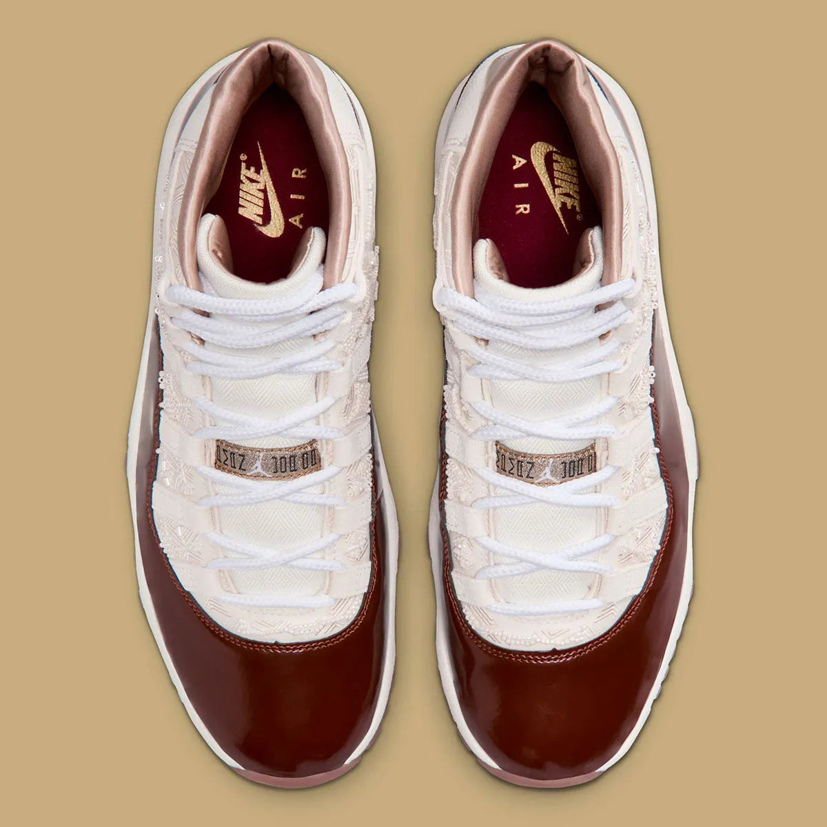 Sneakers Air Jordan 11 Retro China blanches et rouges en cuir verni avec semelle translucide et amorti Air