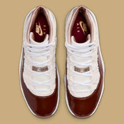 Sneakers Air Jordan 11 Retro China blanches et rouges en cuir verni avec semelle translucide et amorti Air