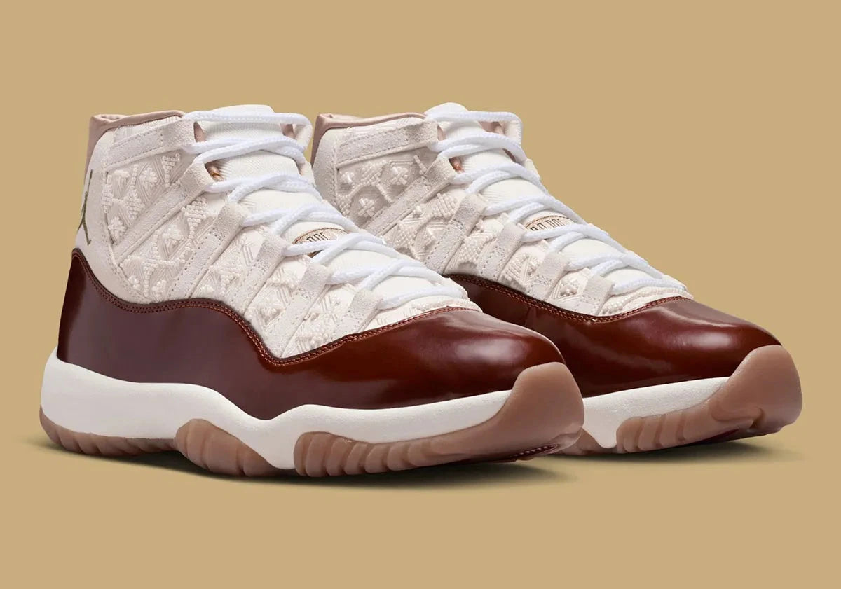 Sneakers Air Jordan 11 Retro China blanches et rouges en cuir verni avec semelle translucide et amorti Air