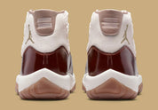Sneakers Air Jordan 11 Retro China blanches et rouges en cuir verni avec semelle translucide et amorti Air