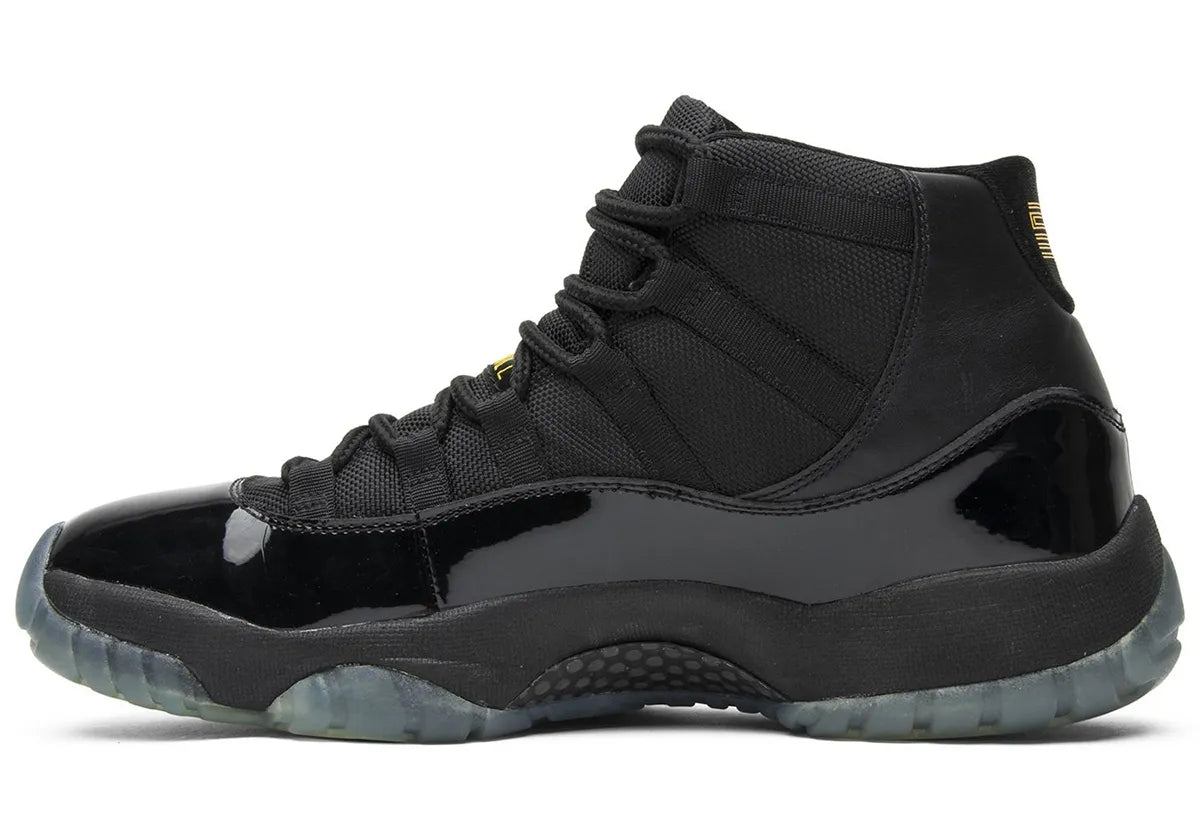 Sneakers Air Jordan 11 Retro Gamma Blue 2025 noires et bleues en cuir verni et mesh avec semelle translucide et amorti Air. 