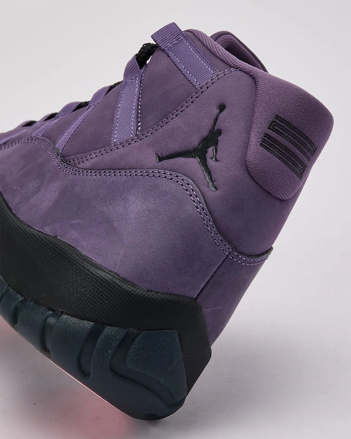 Sneakers Air Jordan 11 Retro Mojave beige sable en matières premium avec semelle translucide et amorti Air