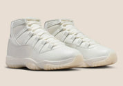 Sneakers Air Jordan 11 Retro Pearl femme blanches nacrées avec finition perlée et semelle translucide à amorti Air