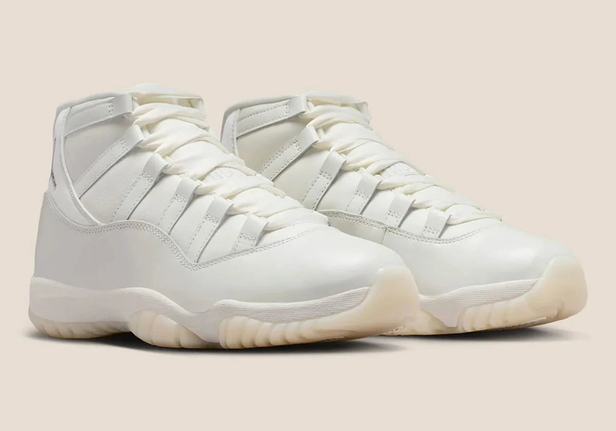 Sneakers Air Jordan 11 Retro Pearl femme blanches nacrées avec finition perlée et semelle translucide à amorti Air