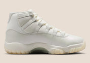 Sneakers Air Jordan 11 Retro Pearl femme blanches nacrées avec finition perlée et semelle translucide à amorti Air