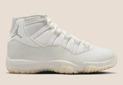 Sneakers Air Jordan 11 Retro Pearl femme blanches nacrées avec finition perlée et semelle translucide à amorti Air