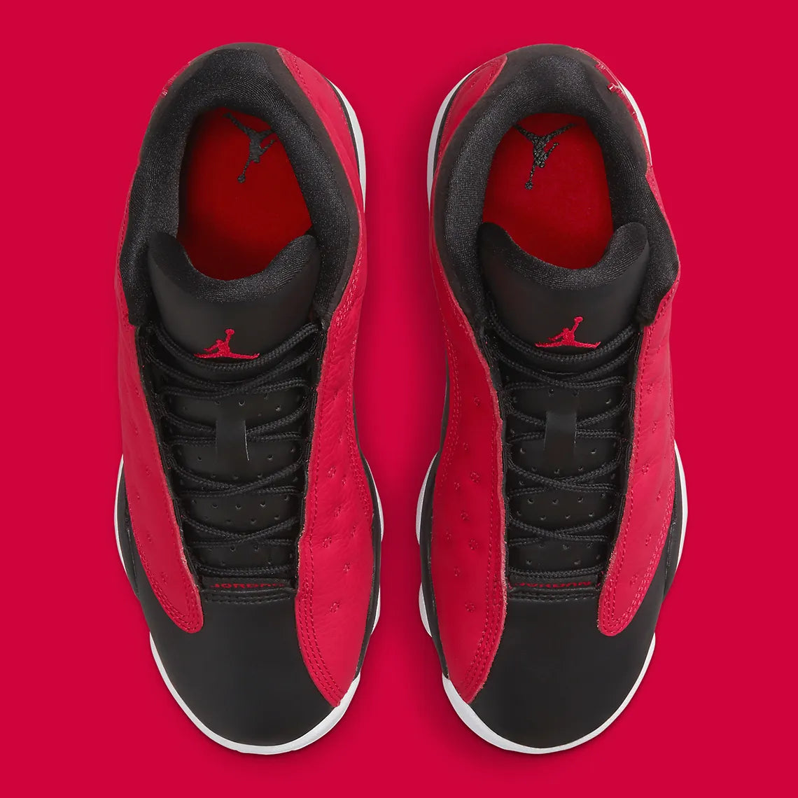 Air Jordan 13 Retro Low Very Berry (TD) en coloris Black/Very Berry-White, avec base noire et détails Very Berry.