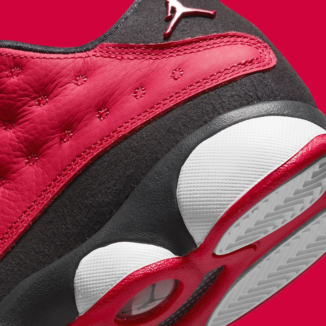 Air Jordan 13 Retro Low Very Berry (TD) en coloris Black/Very Berry-White, avec base noire et détails Very Berry.